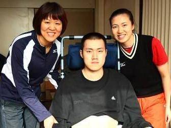 女排神话背后的艰难爱情：异地离婚、13年长跑、瘫痪相守、远嫁