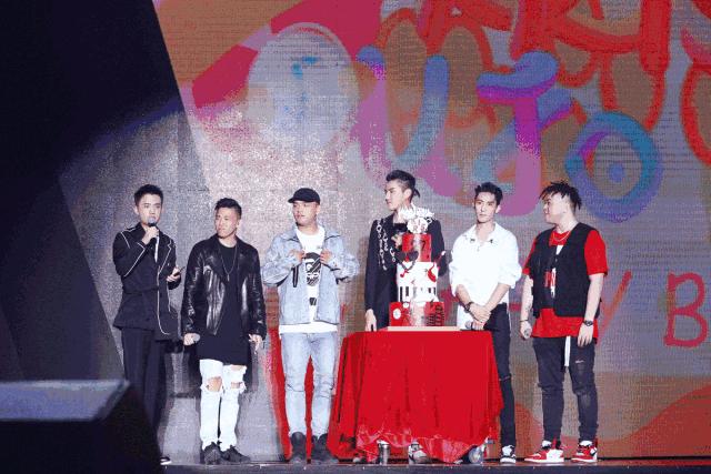 天蝎座蛋糕,给天蝎座的生日惊喜