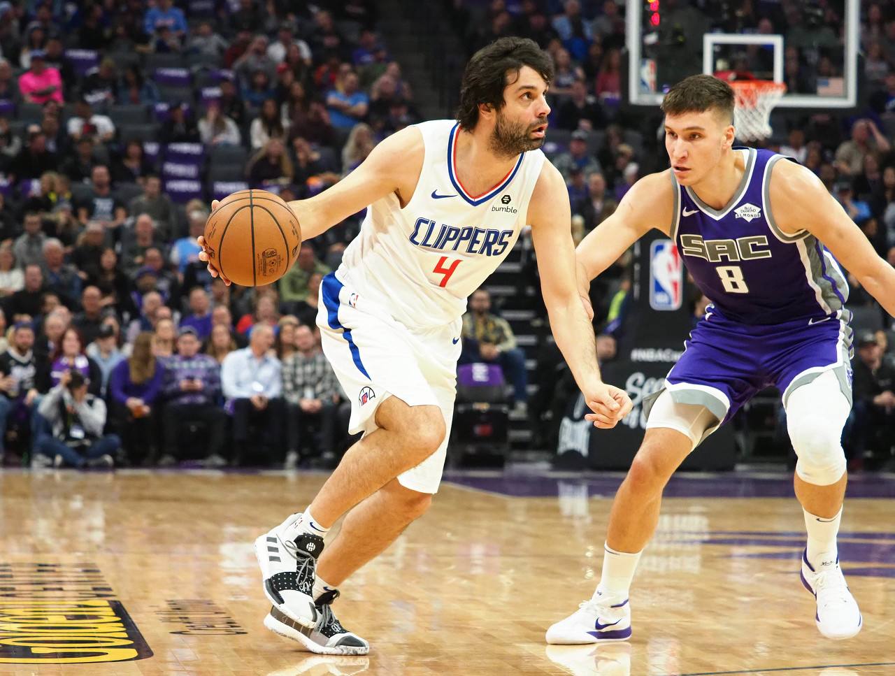 从12支球队哄抢到60场比赛后被裁，“欧洲魔术师”终重返欧洲赛场