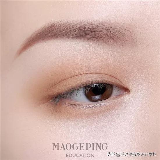 黄黑皮成熟粉感妆眼妆教程,截断式眼妆轻欧美妆简单