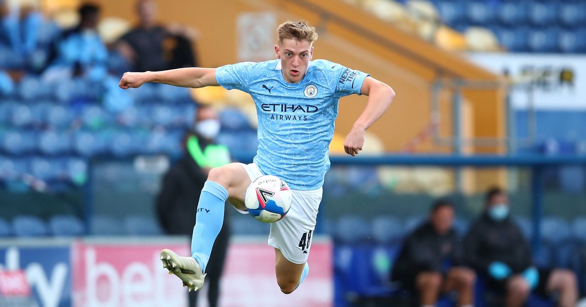 阿圭罗绝杀助曼城夺英超首冠,英超首秀梅开二度