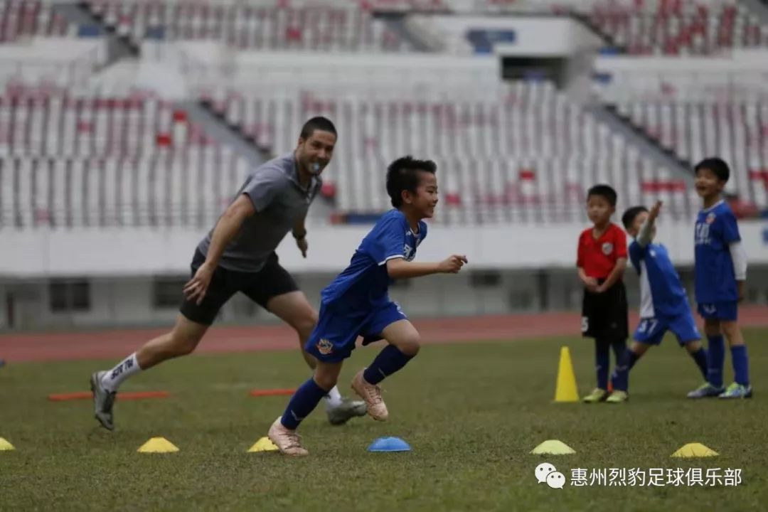 惠州青少年足球培训班,昌平青少年足球训练营在招生