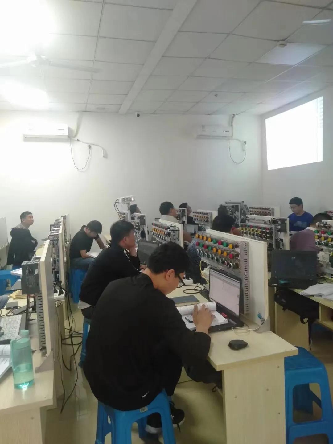 plc编程机器人线下免费学,专业做plc工业机器人视觉编程培训