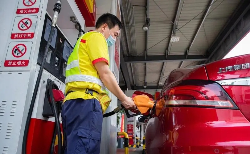加油站油价低还送洗车服务,私人加油站为什么便宜有什么猫腻