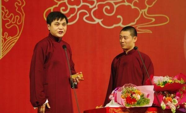 德云社高峰调侃国安,德云社砸挂名场面