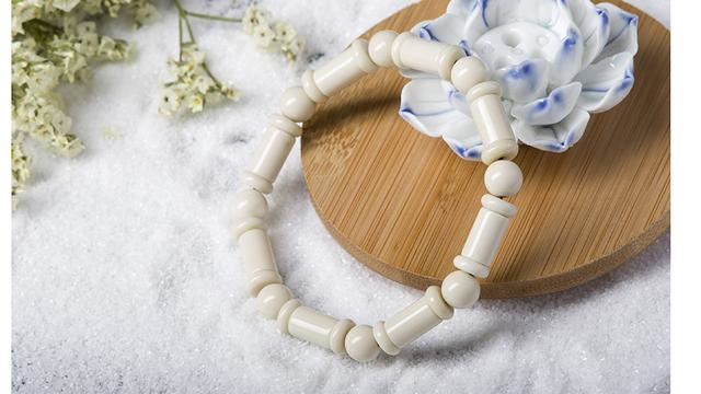 鍦颁腑娴锋境瀹濊泲鐧界煶鏄櫧鑹插悧,鍦颁腑娴锋境瀹濊泲鐧界煶钃濊壊