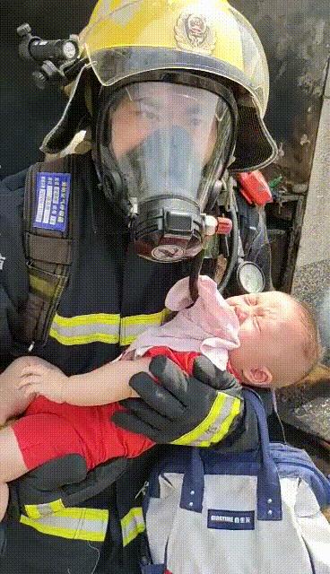 一夫当关万夫莫开形容谁,一夫当关万夫莫开描述的是哪儿