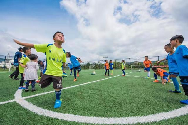 享受足球带来的快乐,让孩子享受足球乐趣
