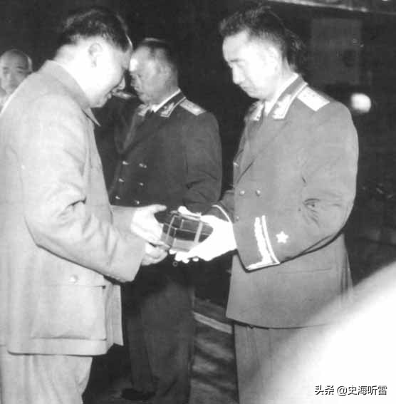 毛*东泽**为何拒授大元帅？他如何评价十位元帅？十元帅如何评价他？