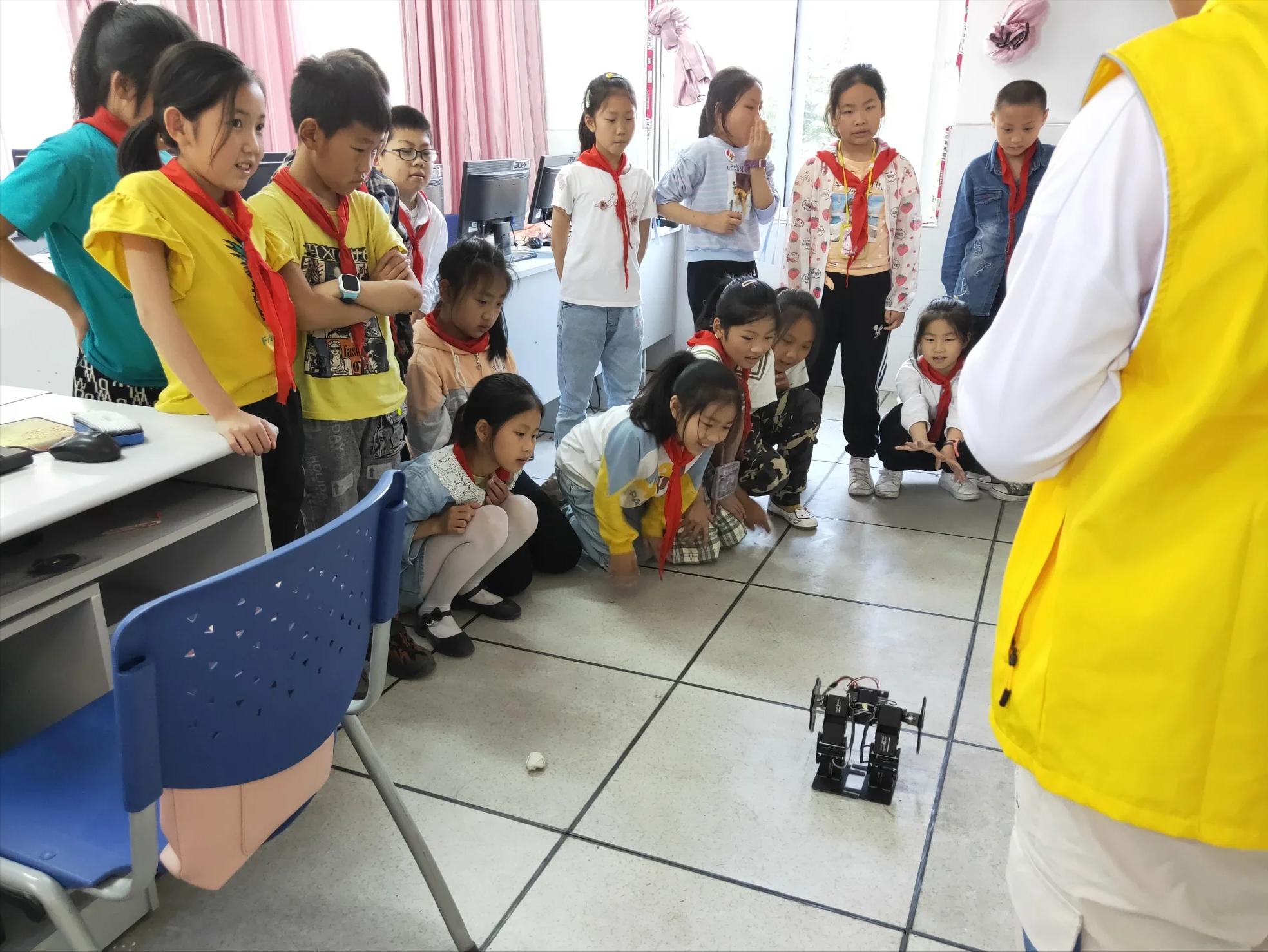 长江师范学院Ai少年筑梦团送教活动圆满完成