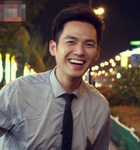 留了胡子反而更帅的男星,刮掉胡子帅到爆的男星