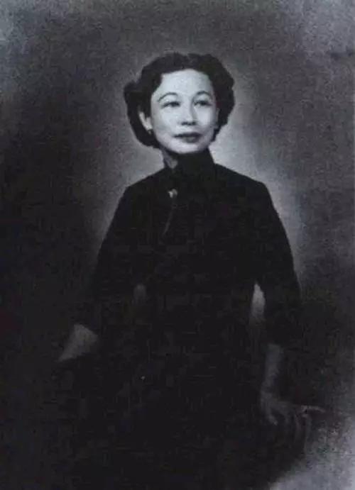 穿旗袍捉奸，86岁依然优雅，死后捐遗体，她才是中国最后一位贵族