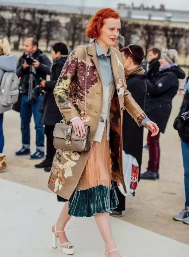 丝绒打底秋冬高级感 (今年秋冬丝绒要火高级又显气质)