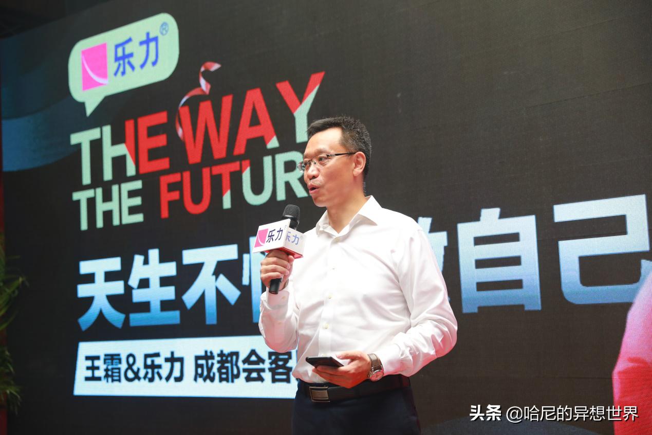 王霜参加足球比赛,王霜为国争光