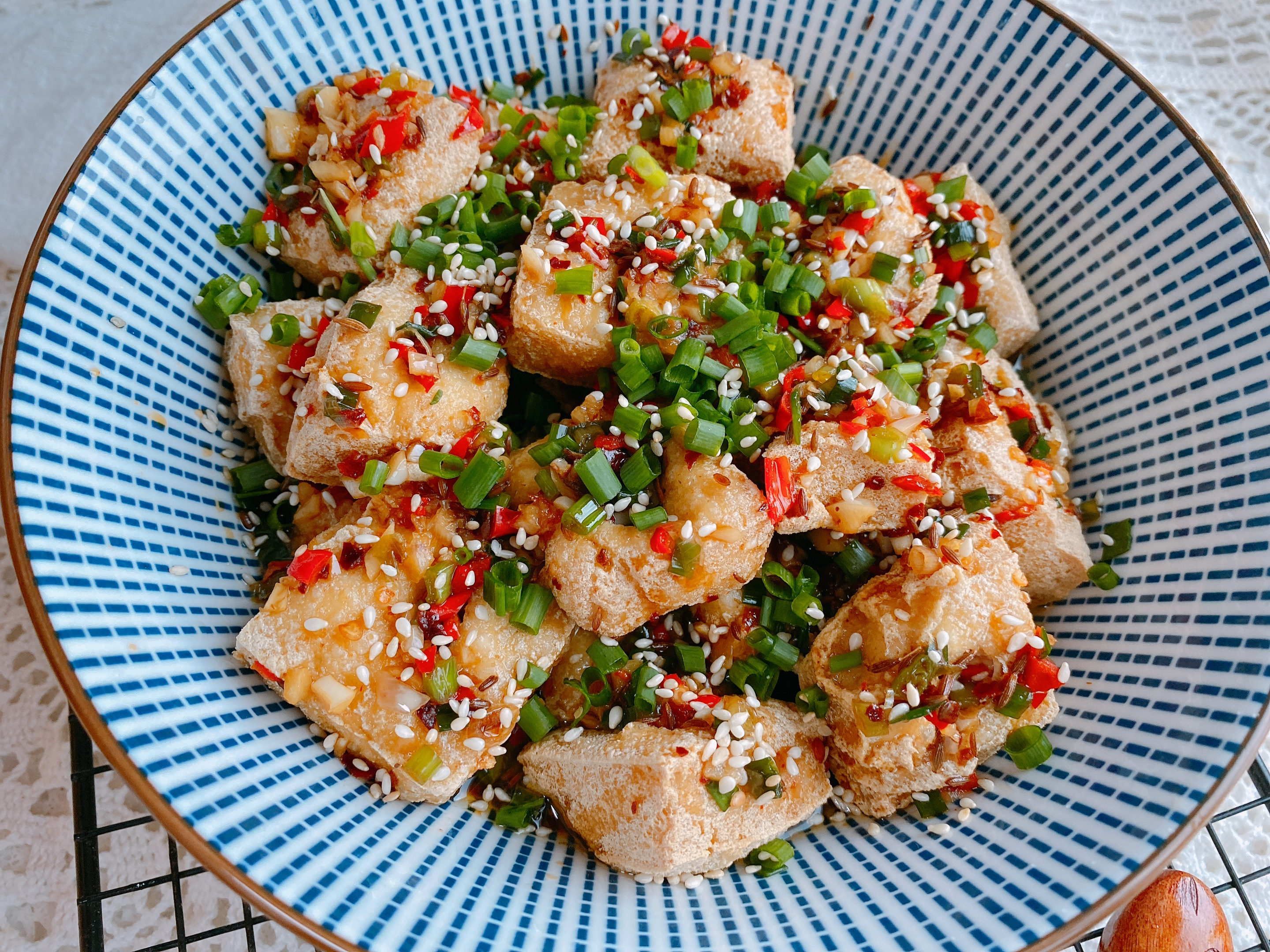 夜市卖臭豆腐的做法,摆摊正宗臭豆腐的做法全过程