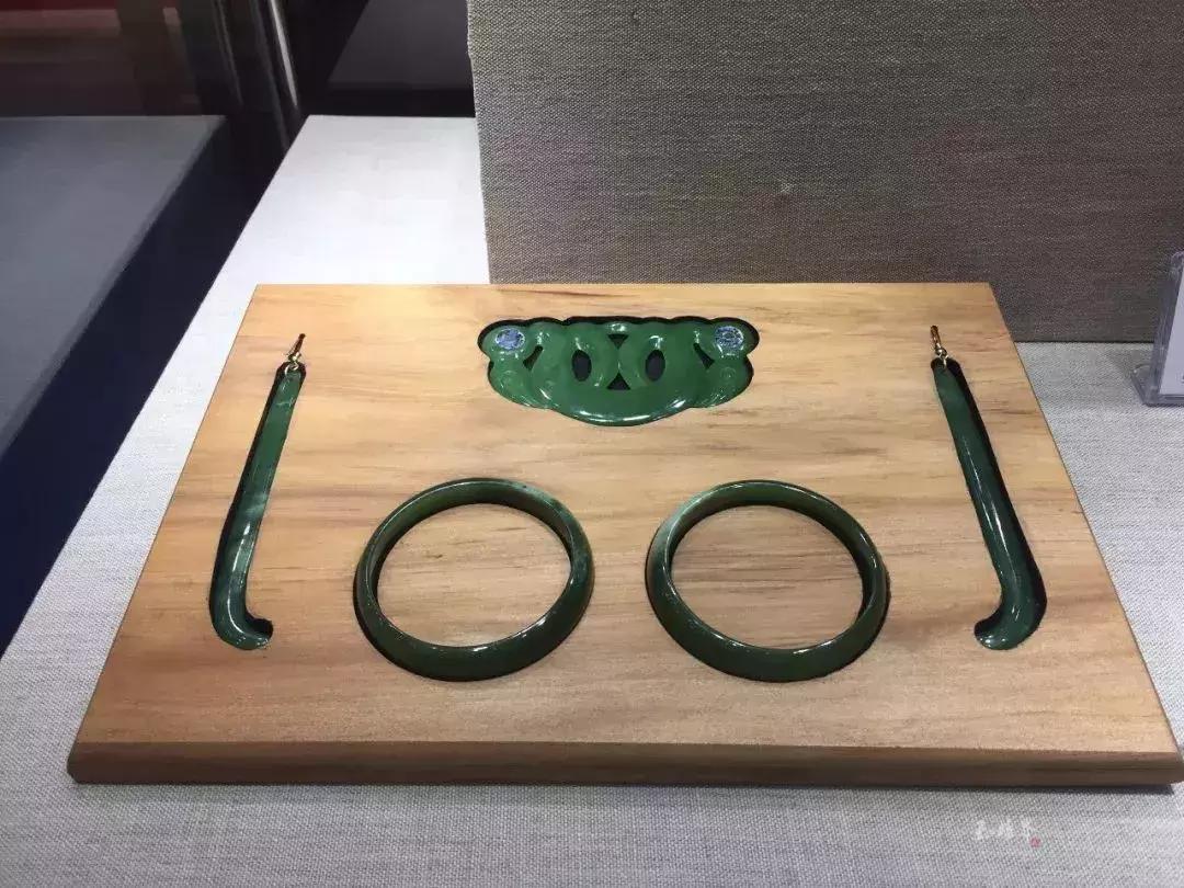 十三届子冈杯玉雕,子冈杯玉雕作品展现场