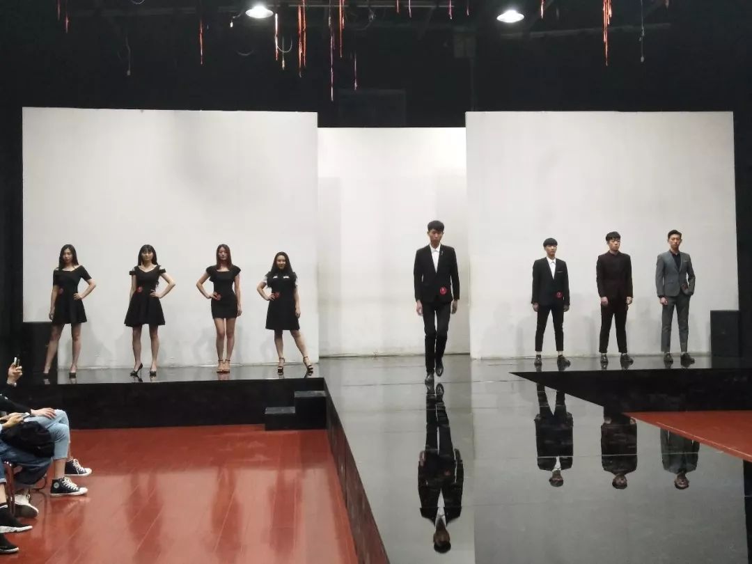 少儿模特训练前景如何,少儿模特训练能带给孩子什么