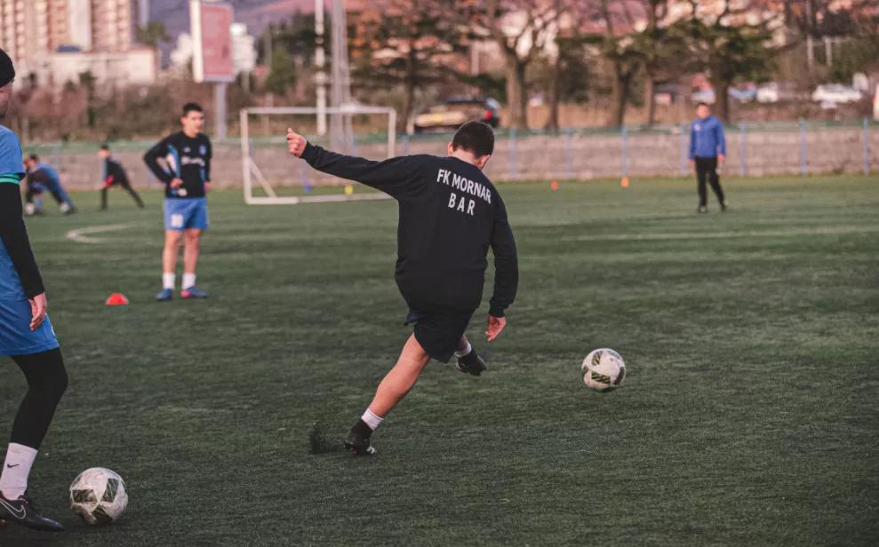 学习足球的孩子，真正的天赋，是内心对足球的热爱和坚持