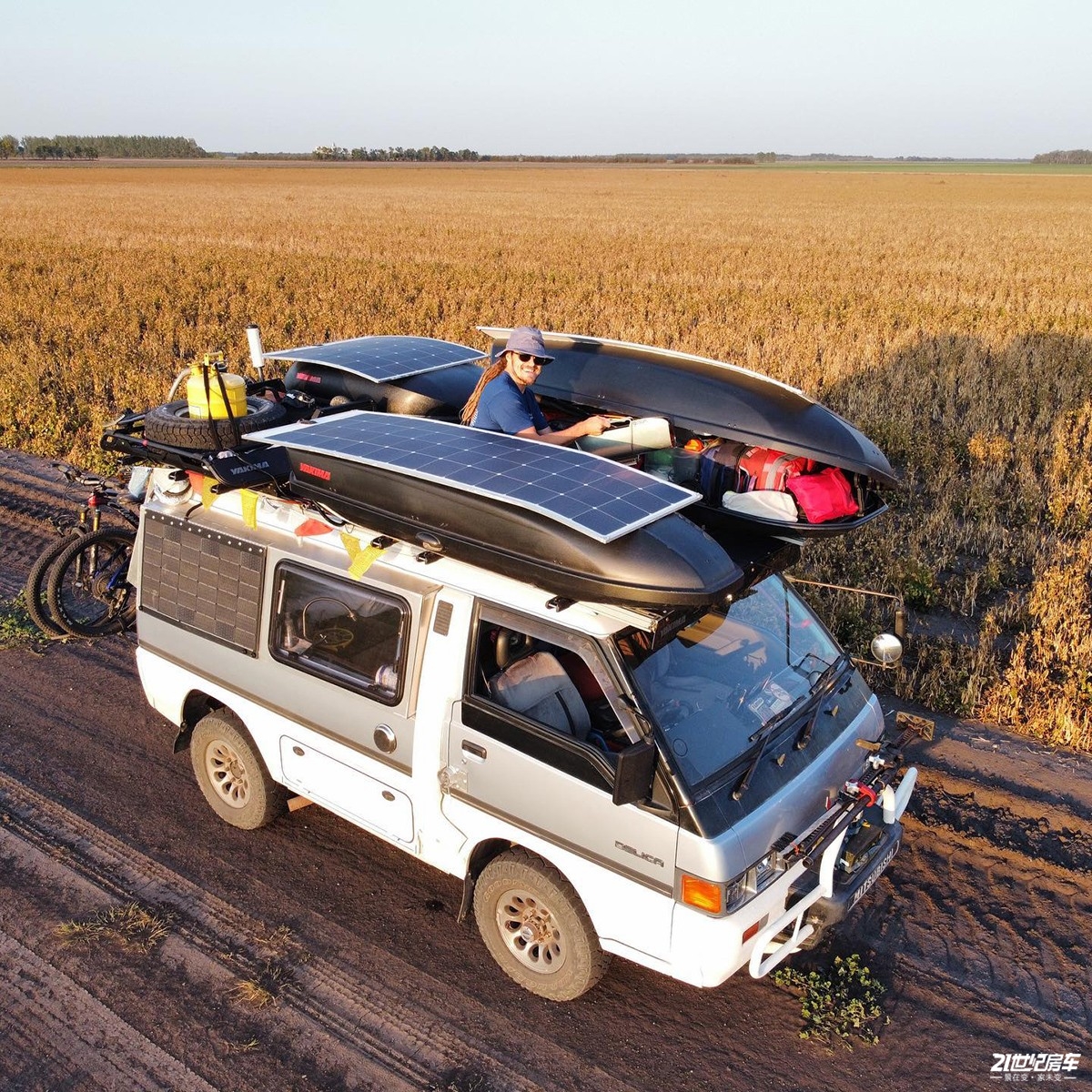 小伙买八手车,小伙买了6米8房车
