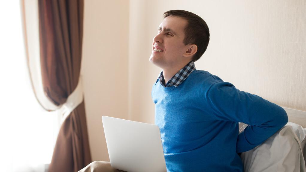 腰肌劳损引起的腰疼是怎样的症状,腰肌劳损和肾亏的症状有什么区别