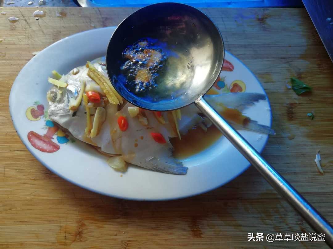 正宗清蒸鲳鱼的刀法,清蒸银鲳鱼的正宗制作方法