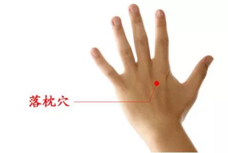 经常落枕要关注，起因、解决，这就告诉你