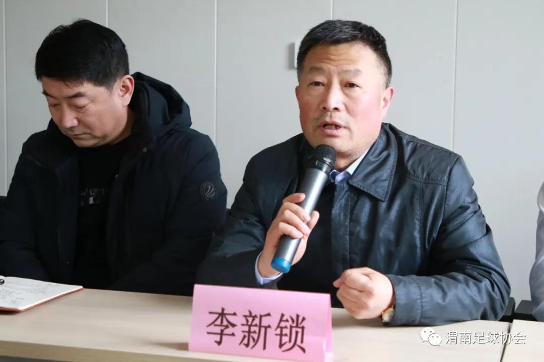 西安足球场草坪养护团队,西安人工草坪足球场养护服务
