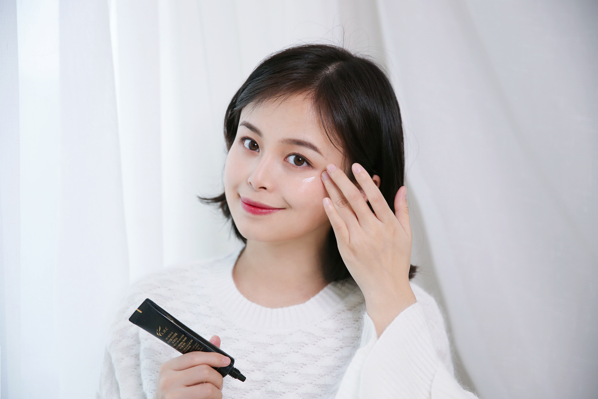 “空调肌”逆袭记，新年第一款万能充电眼霜！