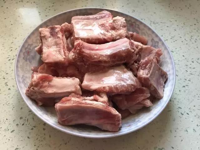 排骨怎么炖才能更好吃排骨炖冬瓜,排骨炖出来汤好白