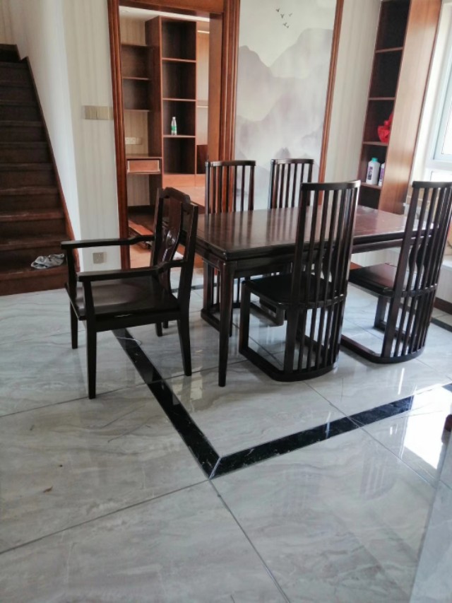 带花纹的瓷砖好,带logo的瓷砖会不会靠谱点