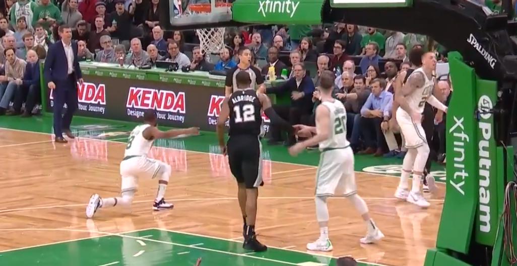 沃克职业生涯遭驱逐视频,沃克职业生涯首次被驱逐