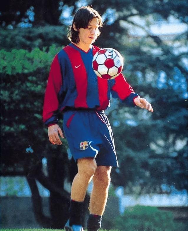 梅西的侏儒症是靠巴萨么,梅西小时候是否真的得了侏儒症