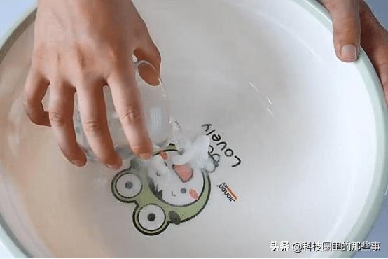 手机壳用久变成黄色，先别急着扔掉，有个办法能够让它变成新壳