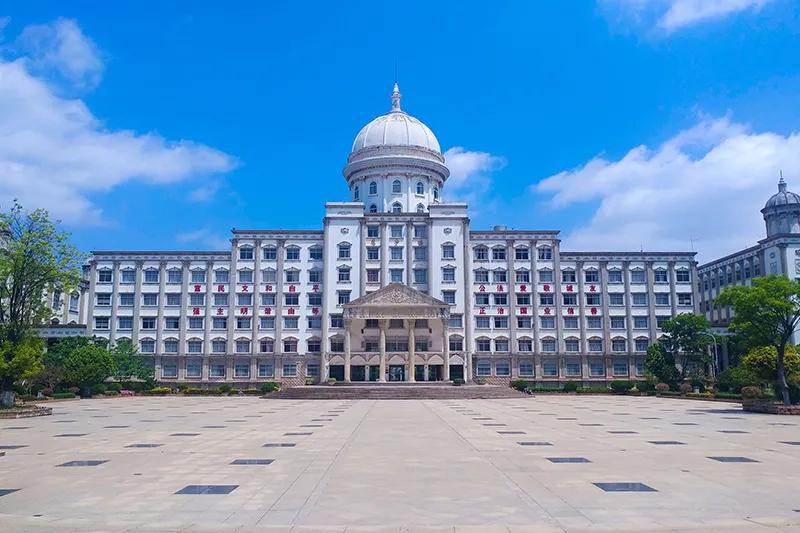 民办云师大商学院,云师大商学院的全称是