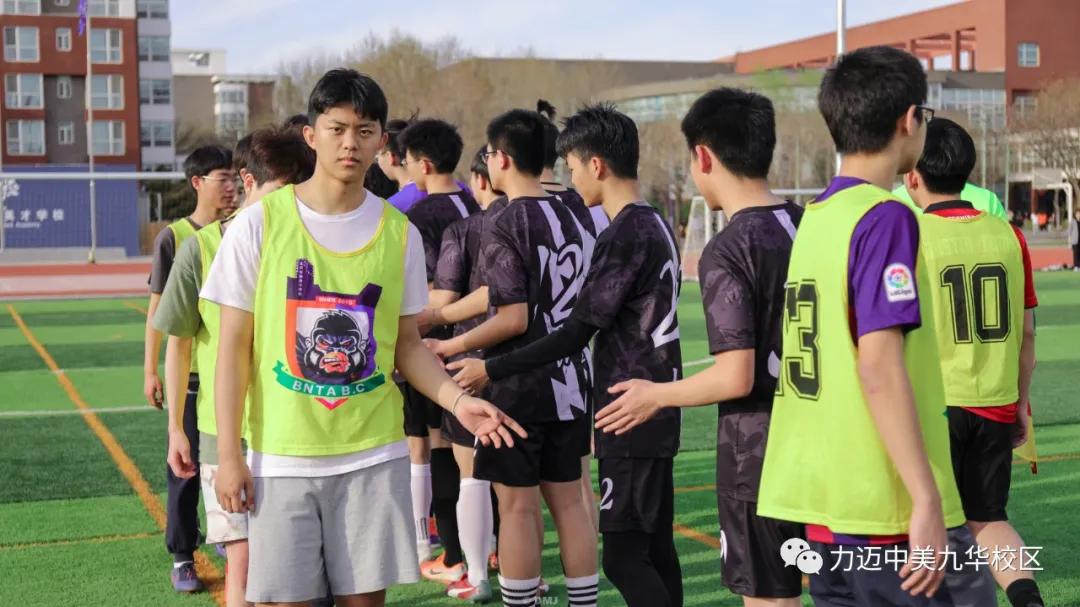 绿茵梦想骄阳下的热血足球赛上演,青春飞扬激情篮球赛