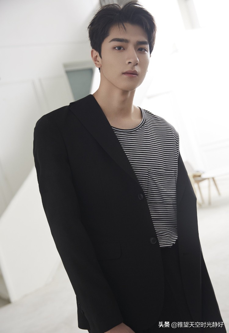 痞帅风男明星壁纸黑色,黑色西装壁纸