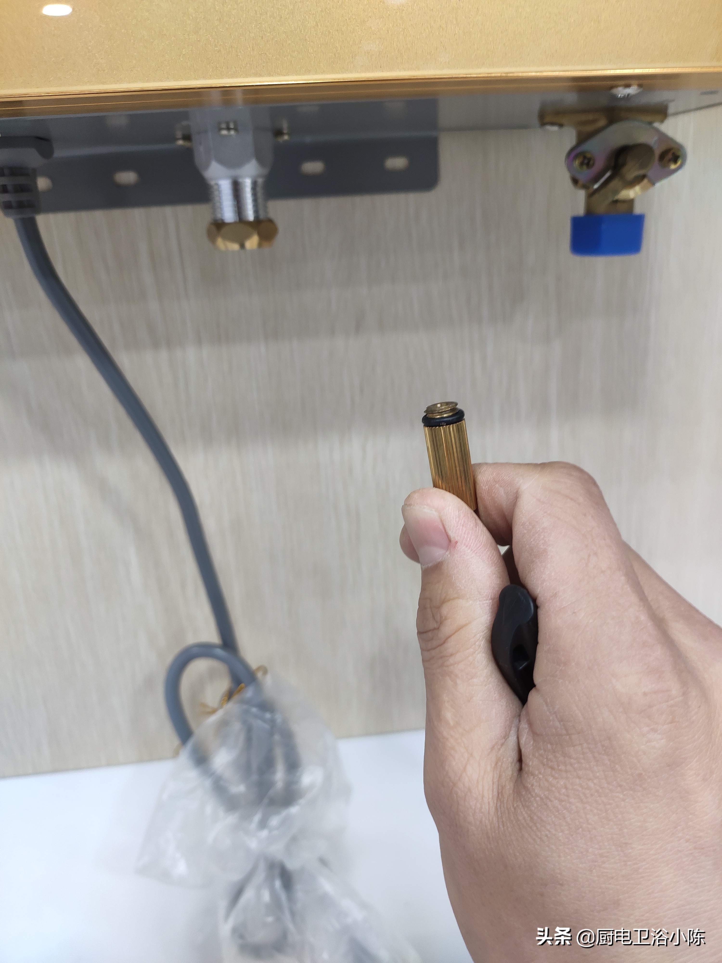 燃气热水器冬天一定需要排水吗,燃气热水器冬天要把水放尽吗