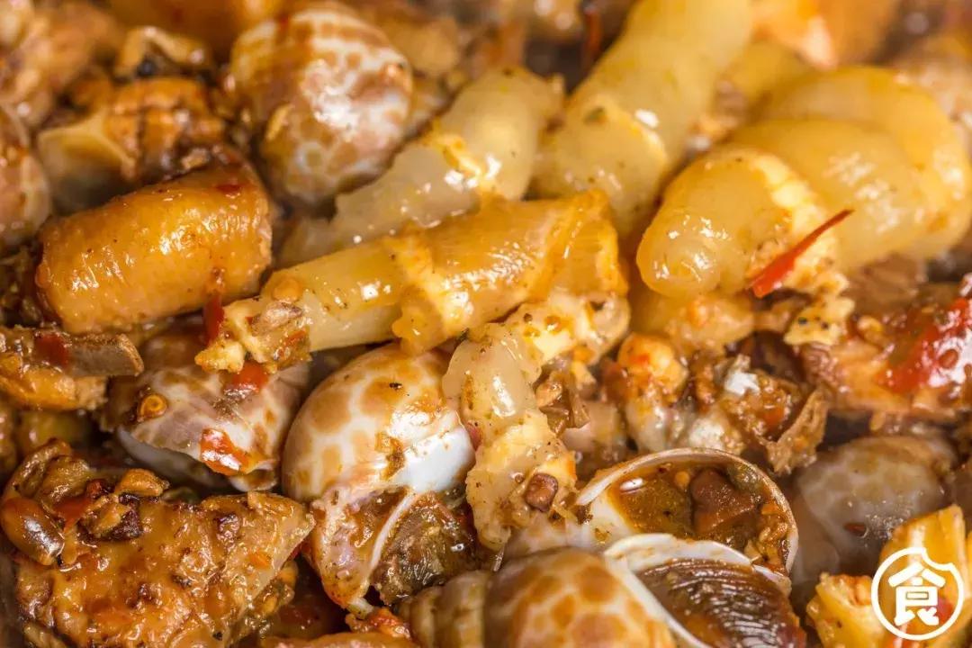 桥东爆出一锅「豪华花胶鸡」排队也要吃！还藏着一个海鲜市集