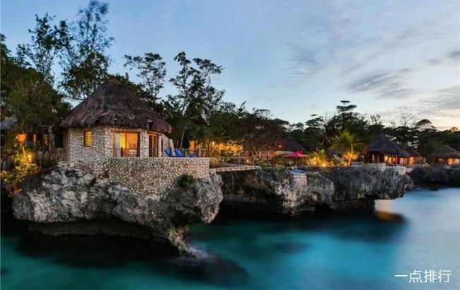 全球十大最美丽的婚礼场地，巴厘岛是与异国情调和诱人的山坡，森林和热带花园举行婚礼的最佳场所之一