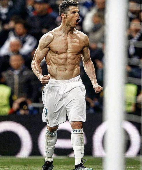 c罗腹肌和巨石强森对比,强森与c罗合影