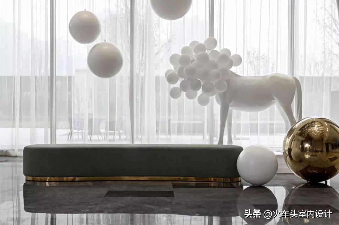 首发|以扇为媒，追寻东风西渐的灵动优雅