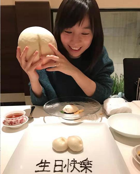 还记得当年的紫日吗,靳东拍了几次吻戏