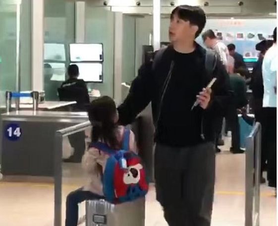 为给孩子减压，她做了全球最轻的书包，深受黄磊、姚晨等明星追捧