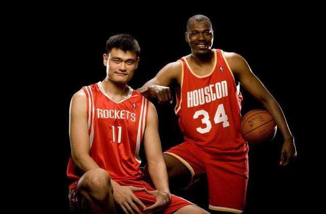 分类评选历史最强中锋！奥尼尔仅一项上榜，球迷：他又该不高兴了