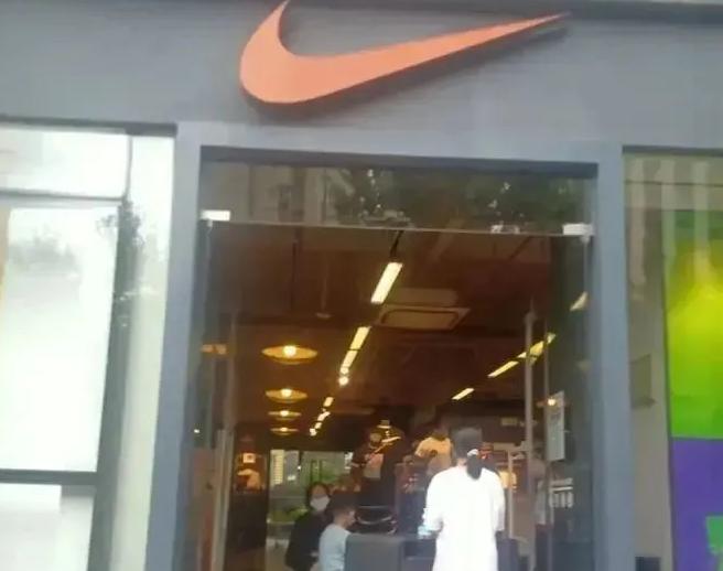 难兄难弟再次实锤,耐克和阿迪达斯道歉了吗