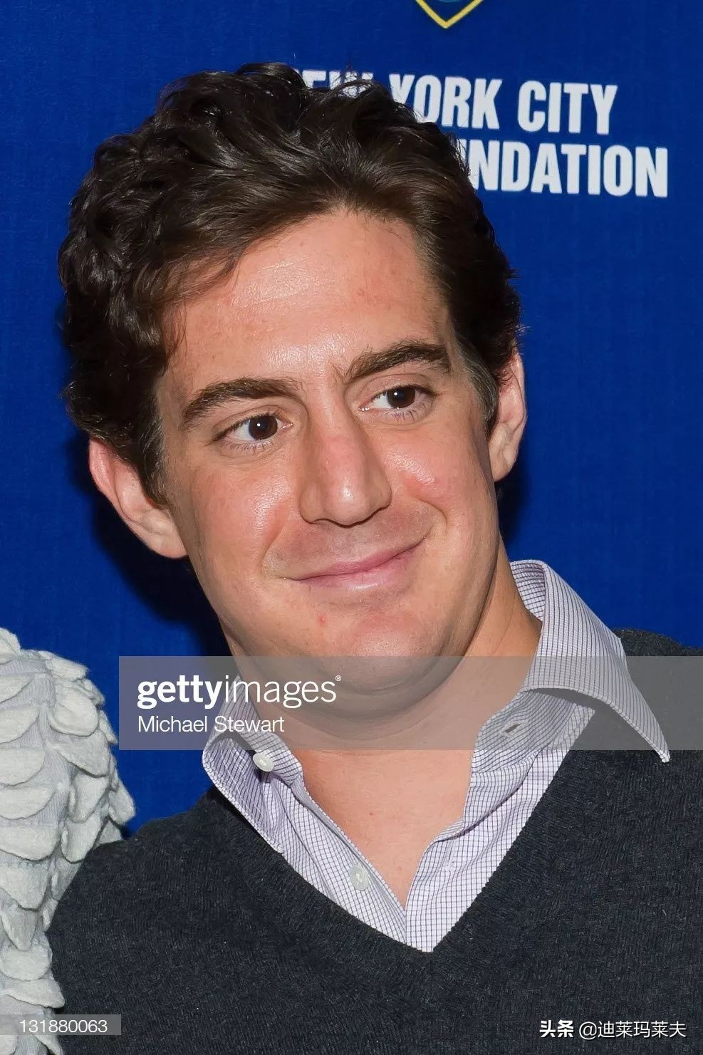 邓文迪怎么获得的百亿家产,49岁邓文迪与20岁男友