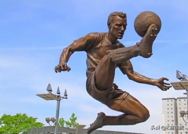 足球球迷看过来,球迷看见足球明星