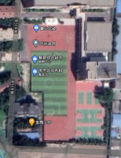 新建球场网友们吃瓜般尴尬，网友纷纷留言还能在尴尬点吗！