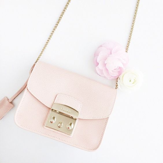 2000块钱的包包能称得上好吗,几千就能买到的大牌包包