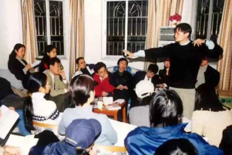 那一年岳云鹏14岁郭德纲26岁,岳云鹏连续13年为郭德纲庆生